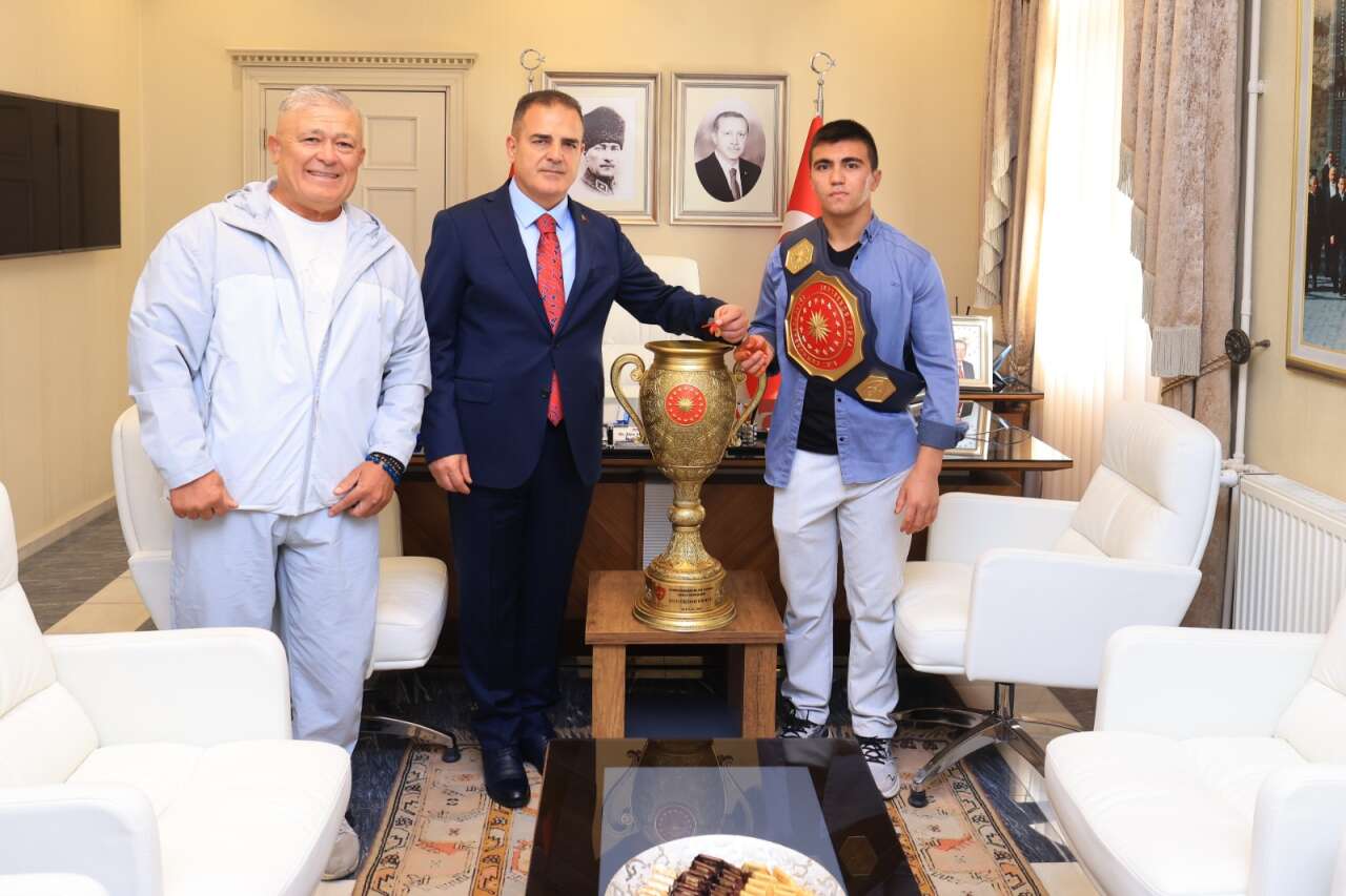 Muğlalı Pehlivan Kadir Buğra Dikik Türkiye Şampiyonu Oldu 3